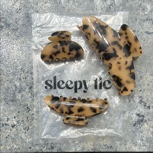 Sleepy Tie Tortoise Hair Clips Set